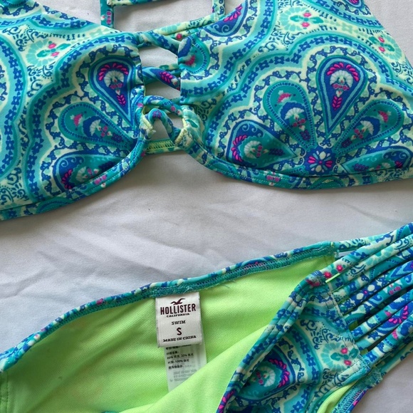 Hollister blue paisley bikini set - Picture 2 of 4